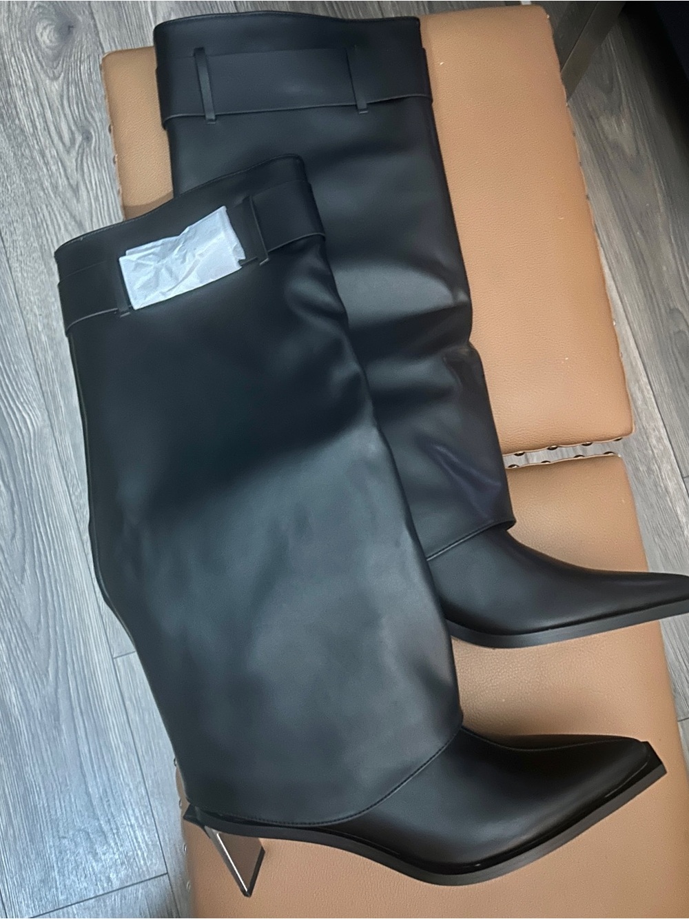 AKIRA Black Leather Knee-High Boots with Sculpted Heel